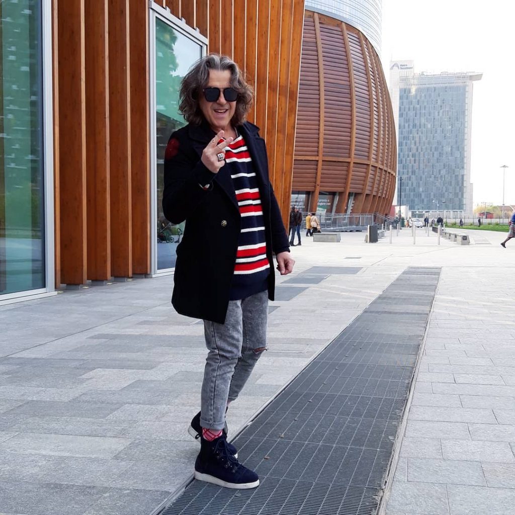 Windy day >> Rebel hair #rebelhair #milanodesignweek2019 #mdw2019 #salonedelmobile2019 #fuorisalone2019 #mykingdom #neighborhood #milanocityufficiale #instabeauty&hellip;