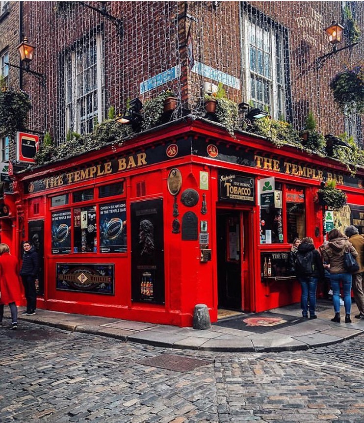 #templebar #pub #beer #dublin #ireland #travel #travelblogger #street #red #nicepics #lifestyle #travelphotography #travelgram #bnesimppl&hellip;