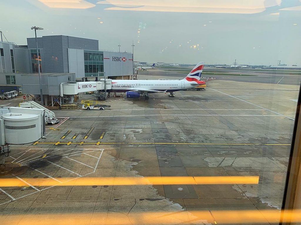 Plane spotting ️ ⠀ #aprendizdeturista #blogdeviagem #euamoviajar #viajarsempre #destinos #pelomundo #viajemais #loucosporviagem #brasileirosporai #brasileirosnomundo&hellip;