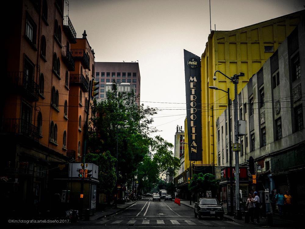 Ciudad de México #mexicocity #mexico #streetlife #coloresdemexico #mexicoesmagia #capturamexico #igersdf #carslovers #caminandomexico #travelphotography #travelmexico&hellip;