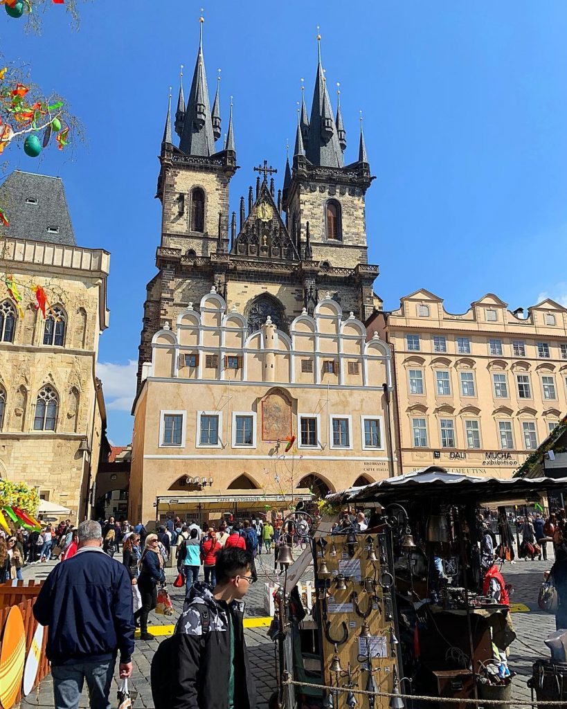 ???????? Old town square (Praça da Cidade Velha) Staroměstské náměstí ou coloquialmente Staromák é&hellip;