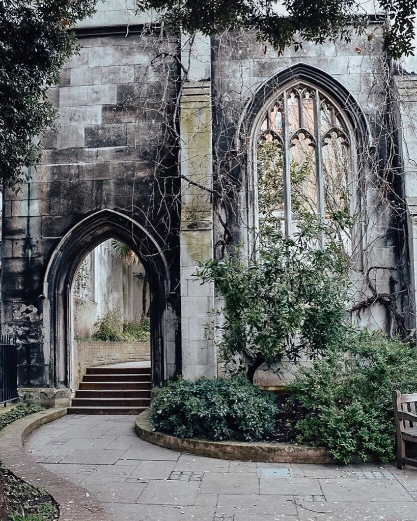 St Dunstan’s in the East is an instagrammer’s dream – full of corners, moody&hellip;