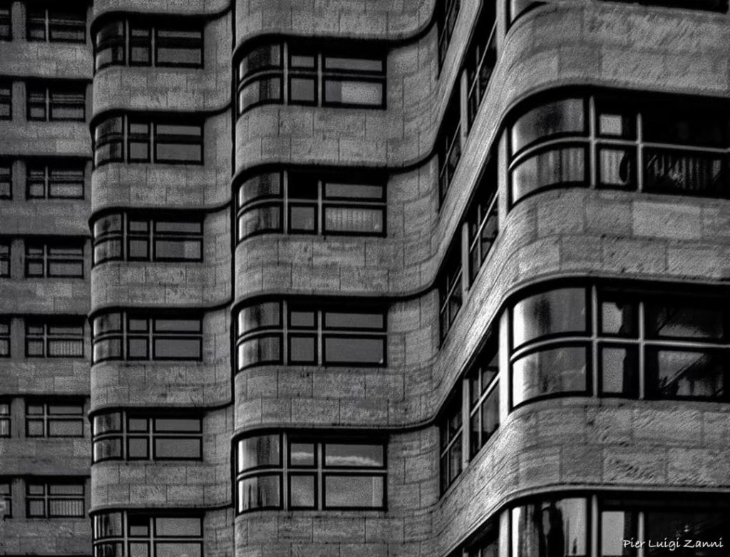 #fotartplgz #bnesimppl #traveldestinations_ig Edited with: @carbonblackandwhite _ #architecture #building #architexture #city #buildings #skyscraper #urban&hellip;