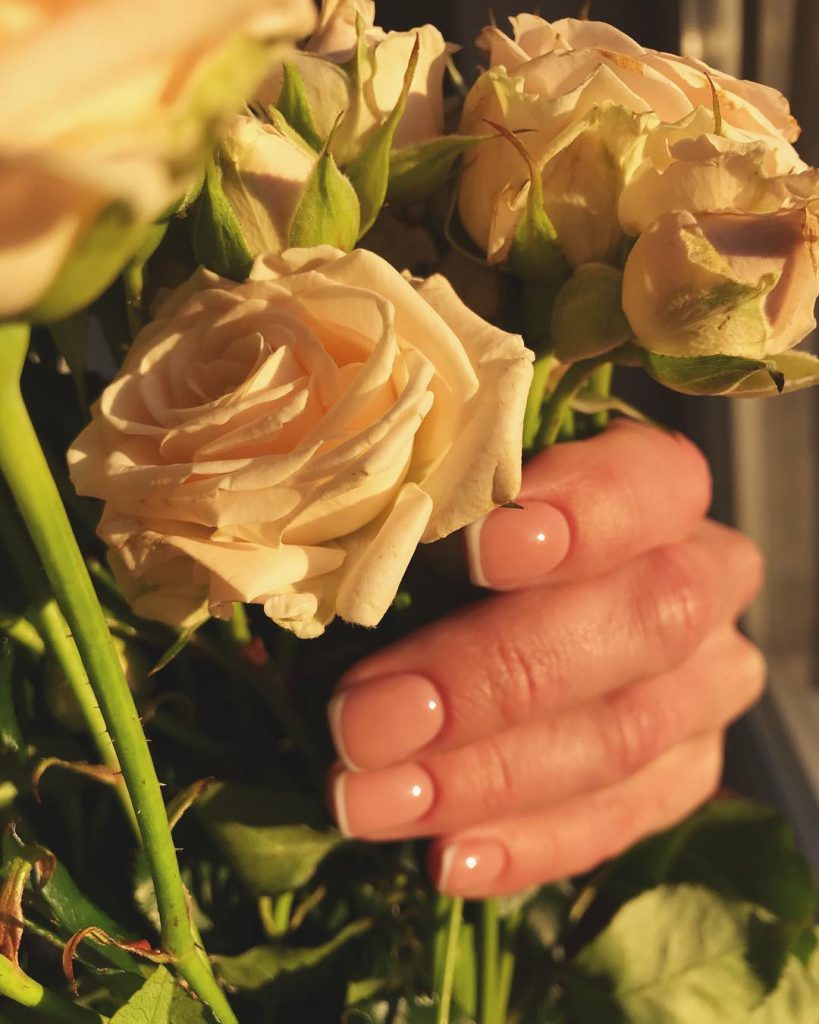 В Питере тепло️ А еще ногти свои красивые надо вставить,ибо это мой первый френч