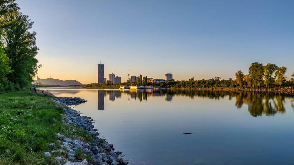 Another great weekend in #Vienna capped with picnic on the #danube #picniclife #dusk #weekender…