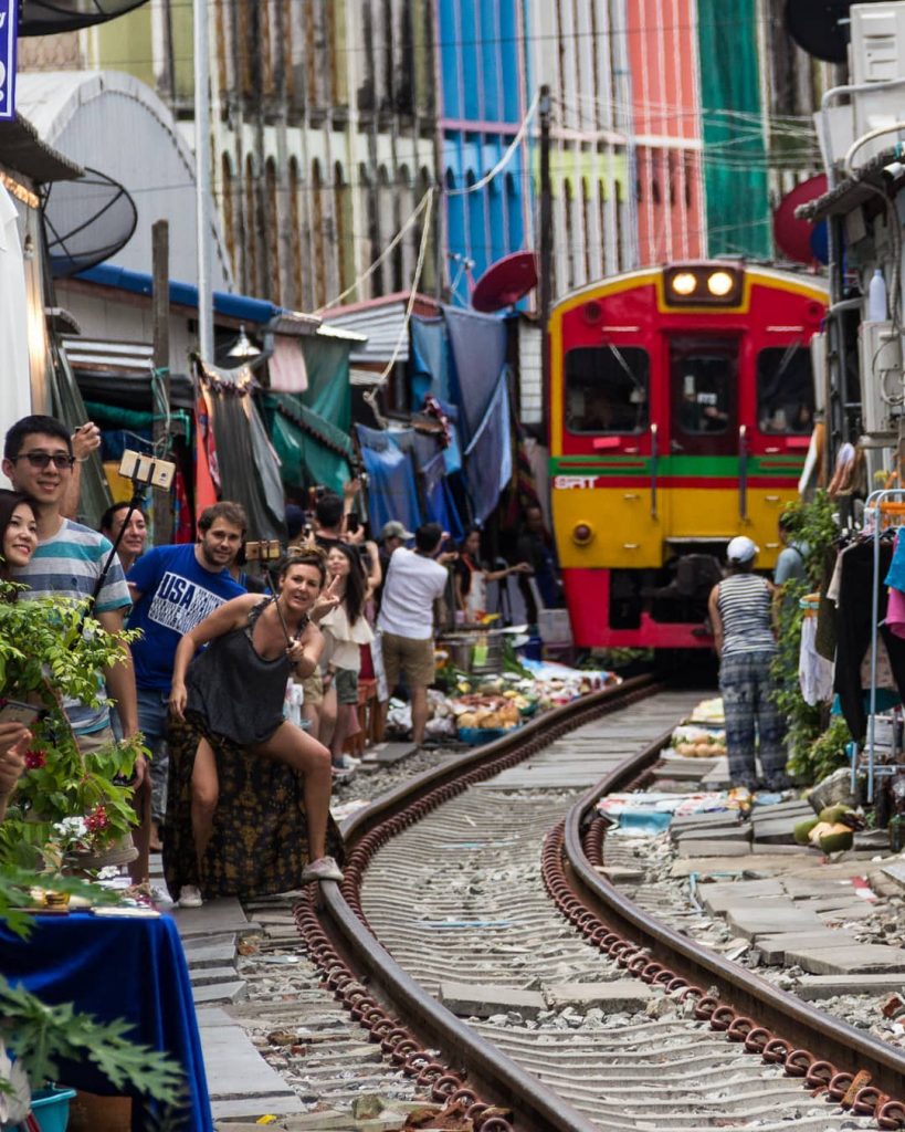 Thailand . . . . #thailand #trainmarket #maeklong #thailandtravel #train #maeklongrailwaymarket #bangkok #traveldestinations_ig #bnesimppl&hellip;