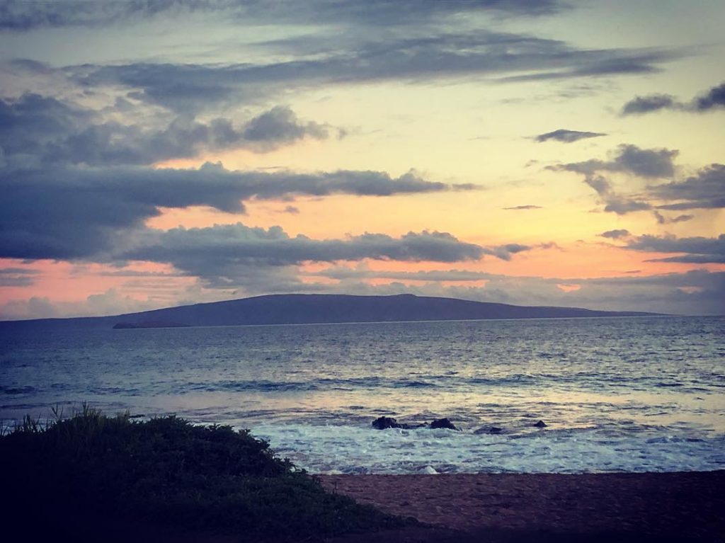 Noho me ka hau’oli. E hele me ka pu’olo. ️