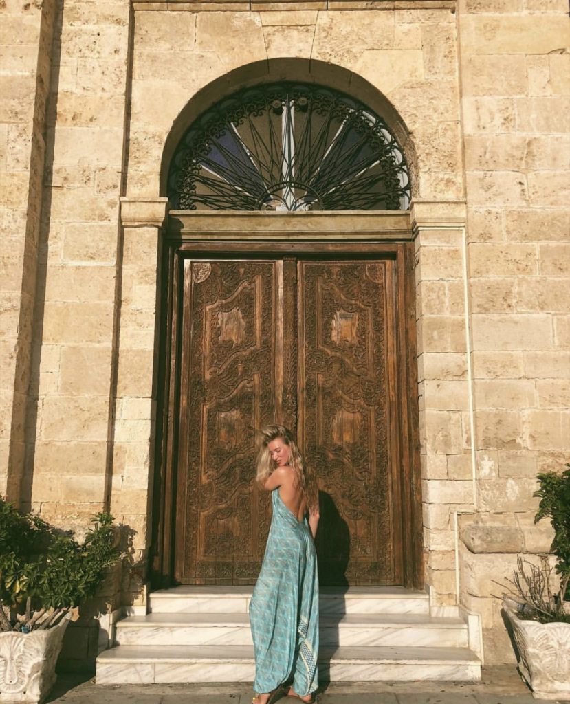 worldwide roaming free mobile operator