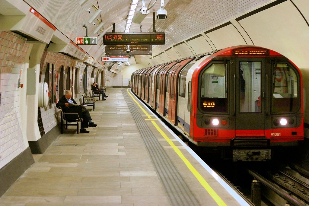 A Guide to London's Public Transportation