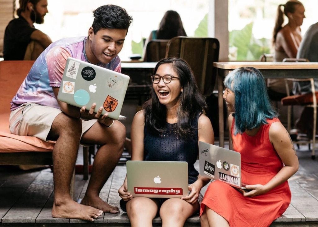Travel Apps for Remote Workers in 2025