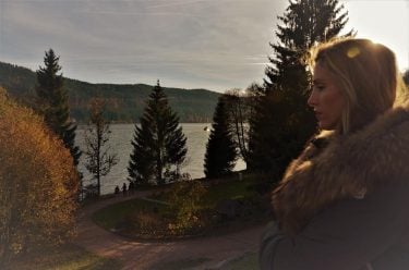 Herbst Licht Titisee . . . . . #wander #wanderlust #globetrotter #adventure #explore #world…