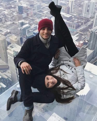 1,353 feet above the City! #skydeck #chicago #chitown #valtakesontheworld #iamtb #travelrepost #darlingescapes #bnesimppl