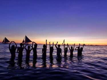 上班已經第四天還沒回神 #myboracay #bnesimppl