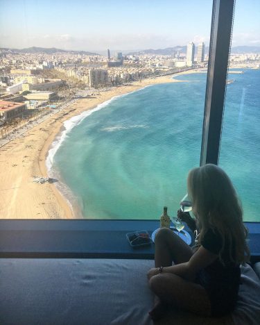 Perfecto???????? // #barcelona #españa #marzo2017 #belarusiangirl #travelpic #travellife #travelgirl #seaview #roomview #whotel #GirlsBornToTravel #girlsday…
