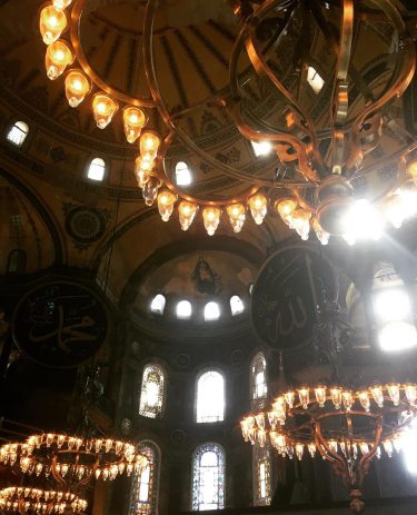 Low hanging chandeliers #nofilter #inlovewiththisplace #hagiasophia #mosque #museum #istanbul #turkey2017 #holiday #travel #architecture #photography…
