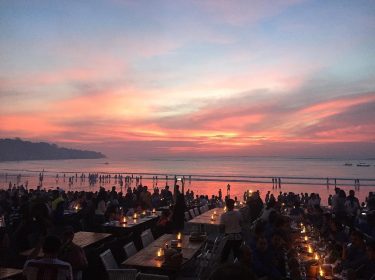 The changes from day into night blended together creating a beautiful sunset️ What a…