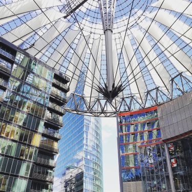Potsdamer Platz #sonycenter #sonycenterberlin #berlin #arcitecture #sun #sunny #culture #city #happy #travel #reisen #holiday…