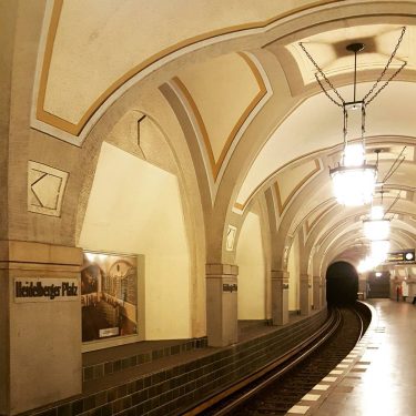 U-Bahnhof Heidelberger Platz #berlin #train #trainstation #sun #sunny #culture #city #happy #feierabend #enjoyyourlife #architecturephotography…