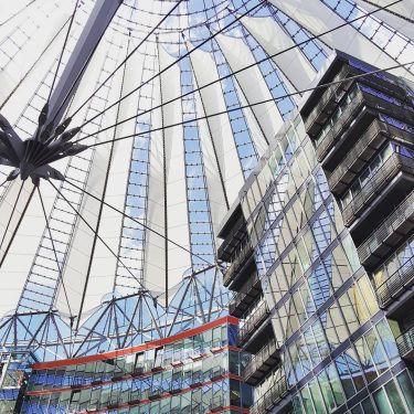 Potsdamer Platz #sonycenter #sonycenterberlin #berlin #arcitecture #sun #sunny #culture #city #happy #travel #reisen #holiday…