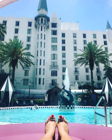 Good times and tan lines #vacationmodeon #relaxing #hotelvibes #poolsidechillin #bnesimppl