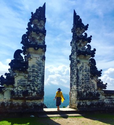 Gunung Agung still asleep #puralempuyang #gunungagung #balinesse #onebackpacktwofeet #wotwtravel @travellikeagirl @wearetravelgirls