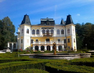 Betliar castle, Slovakia My tag: #worldphotographygalery #bnesimppl