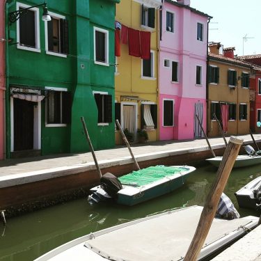 Burano #travel #travelviews #travelpic #travelingran #TravelRepost #traveller #travelling #bnesimppl #viatjes #phototravel #instatravel #instamoment #photography…