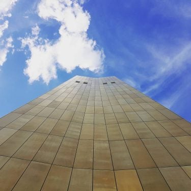 #berlin #axelspringer #axelspringerhaus #axelspringerhochhaus #sun #sunny #culture #city #happy #travel #reisen #holiday #architecturephotography #architectureporn…