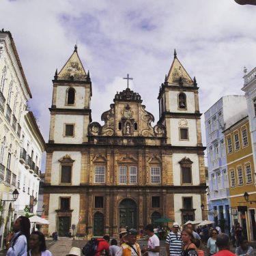 A Igreja e Convento de São Francisco estão localizados no Pelourinho, em Salvador. Construídos…