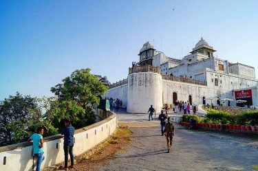 #sajjangarh #fort – party hub of kings back then #udaipur #rajasthan #rajasthandiaries #natgeotravel #natgeoindia…