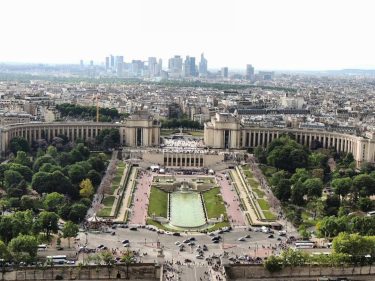 Place du Trocadéro et Palais Chaillot, une charmante beauté vu depuis la Tour Eiffel.…