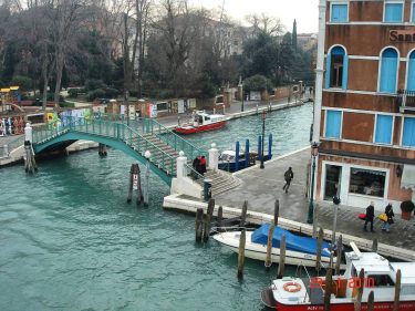 Saindo do lugar comum aos turistas, a Veneza dos habitantes locais, com seus mercados,&hellip;