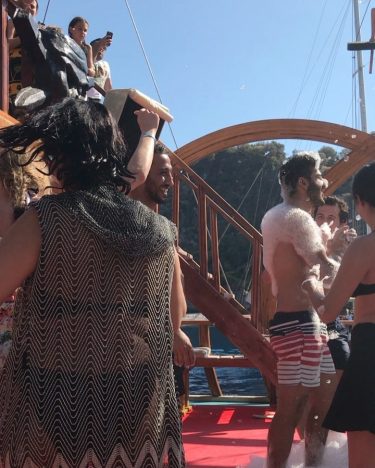 #ölüdeniz #fethiye #boattrip #bubbleparty #費特希耶 #turkey #土耳其 #onedaytour #roadtrip #airbnbturkey #travel #backpackers #adventuretime #背包客…