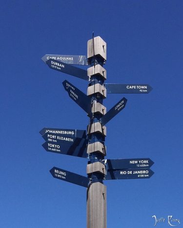 #hermanus #southafrica #indicator #directions #travel #travelblogger #travelphotography #voyage #voyageursdumonde #viajar #viagem #viaggi #bnesimppl