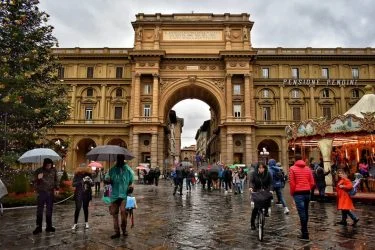 Piazza della Repubblica in the beautiful city of Firenze. #iamtb #firenze #visititaly #lonelyplanet #travelphotography&hellip;