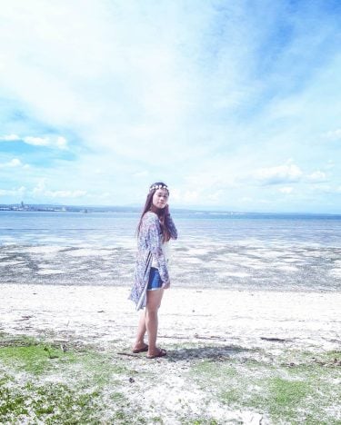 Keep your face to the sun and you’ll never see the shadows. Pero init…