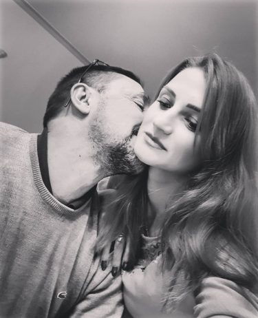 Гармонии быть… ______________________________ #france #wintertime #ronchin #northoffrance???????? #redfox #redlips #selfie #together #withhim #blackandwhite #nails…