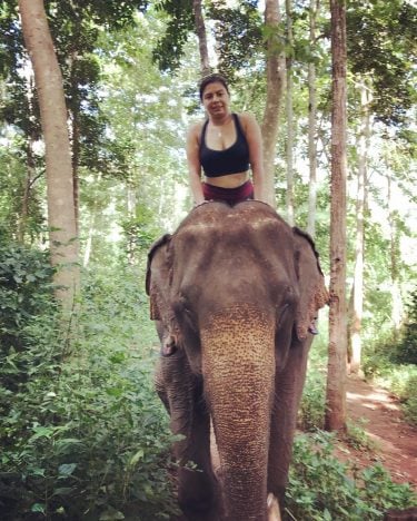 Bareback riding ???????? Me sentía Blanca de la selva jejejeje #remoteyear #remoteyearkaizen #elephant #elephantride…