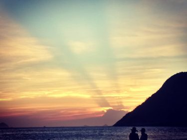 Mais uma só porque tá muito lindo!! #sunset #itacoatiara #itacoatiaradise #itacoatiaraparadise #pôrdosol #fimdetarde #feriadao…