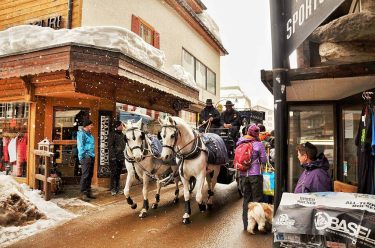 Cute Snowing and My Can’t #zermatt #aroundtheworld #travel #wonderfullife #love #swisserland