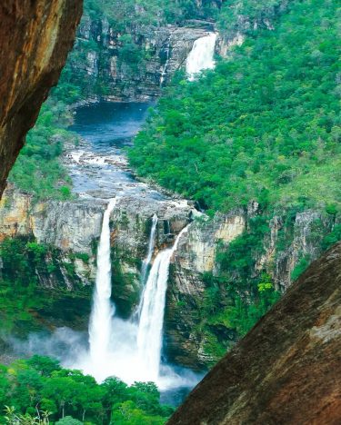 Aquela espiada pelo Mirante da Janela. #waterfall #mirantedajanela #chapadadosveadeiros #nature #topofbrazil #bnesimppl