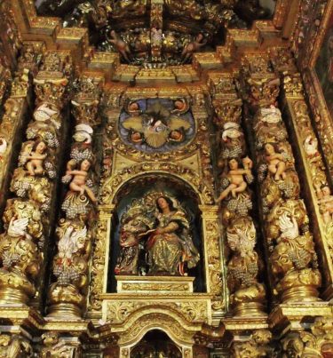 Uma overdose de detalhes encantadores ornam a Catedral de São Salvador e enchem os…