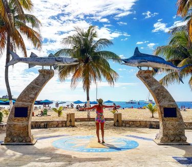 Lovely island #islamujeresmexico #FoundInMexico . #beachgirls #sunandsea #travelgram #vitaminsea #igbeach #karibik #igtravel #caribbeansea #ig_caribbean…