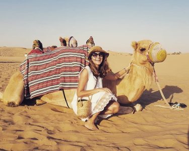 А тем временем где-то в пустыне . . . . #dubai #camel #travel #traveler…