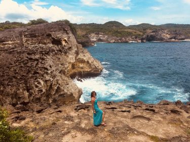 Blending in at Nusa Penida Island. #mingmingtraveljournal #travel #travelAsia #lakwatserangpusa #Indonesia ???????? #blue #sea…