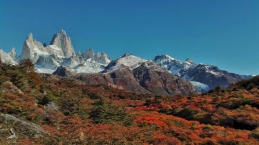 Colores de otoño en El Chaltén #autumn #otoño #autumncolours #traveling #trip #iamtb #backpackers #travelandlife…
