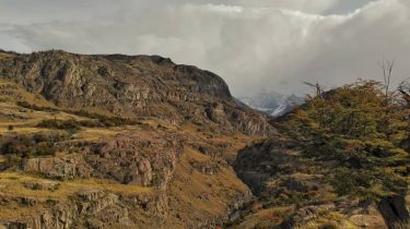 Curso del Río Fitz Roy, detras de la nubosidad el Cerro Torre #elchalten #santacruz…