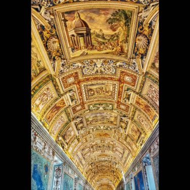Walk through well preserved Italian #hallofmaps #vaticanmuseum #vatican #rome #italy #travelanddestinations #bestcitybreaks #oneplus #shotononeplus…