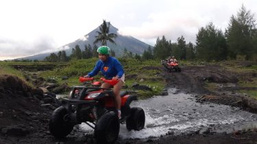 Pinatindog ug kagat labi pa yan. Hahaha! #lavatrail #ride #atv #MayonVolcano #inaweoftheArtist #itsmorefuninthephilippines #challenge…