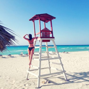 Somebody has to be in charge if no lifeguards are around ????‍️ ________________________________________________ #varadero…